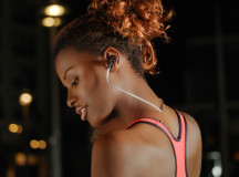DeeWear FlyOne Dark: The Right Choice of Earphones for Sports and Fitness
